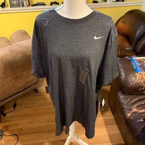Men’s Nike 2XL-tall T-shirt